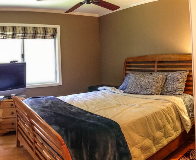 Building Photo - Charming Single-Story 2-Bedroom Home with ...