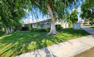 Building Photo - 7004 N Half Moon Dr