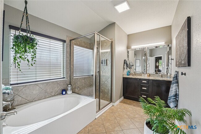 Building Photo - 3303 Vineyard Trail