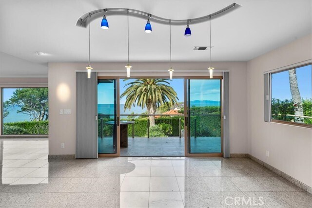 Building Photo - 809 Paseo Del Mar