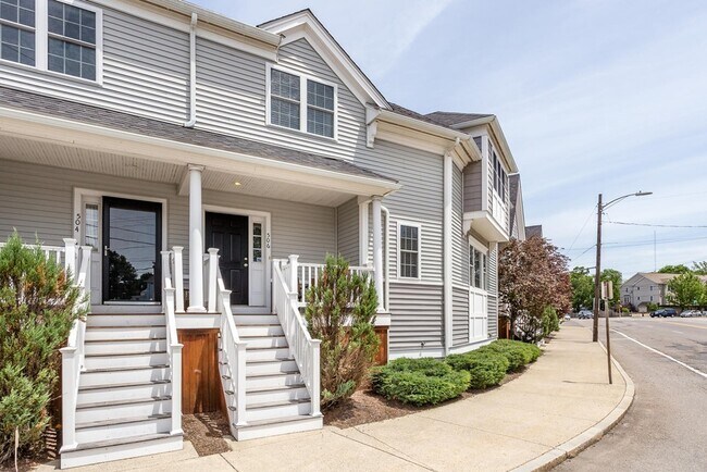 Building Photo - 506 Sea St