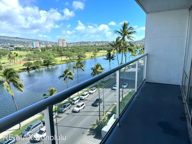 Building Photo - 1 br, 1.5 bath House - 2233 Ala Wai Blvd #8C