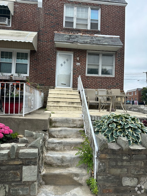 Building Photo - 1100 Alcott St