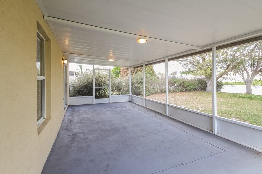 Building Photo - 12930 Kings Lake Dr