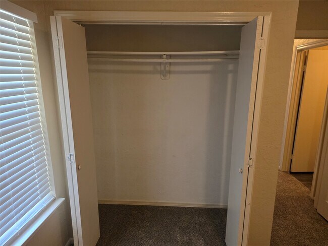 Building Photo - 12902 Skymeadow Dr