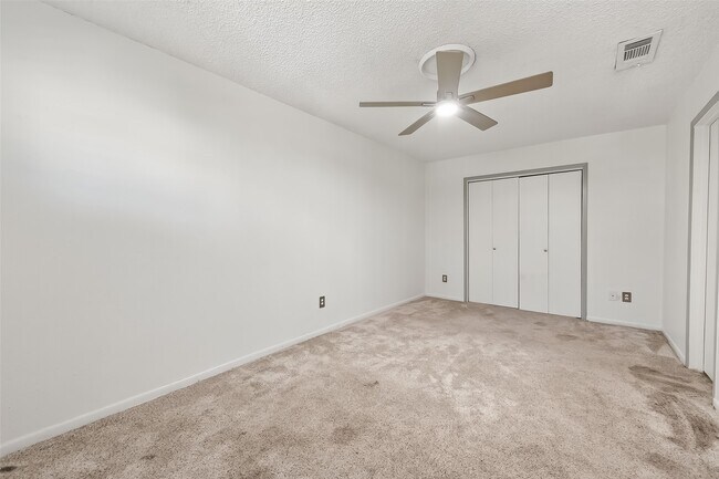 Building Photo - 13925 Hollowgreen Dr