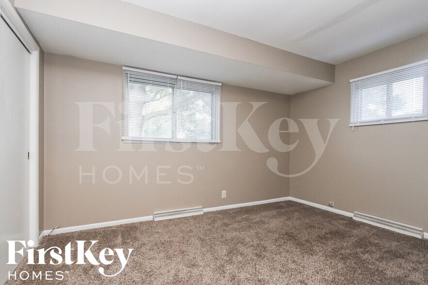 Building Photo - 376 Ticen St