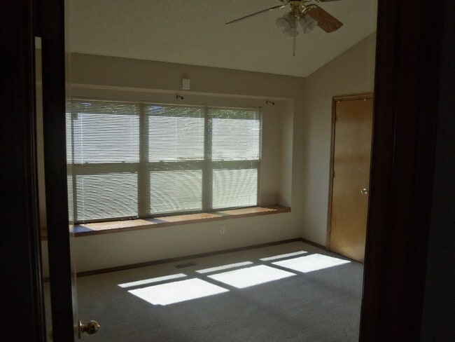 Building Photo - 8165 Lythrum Dr