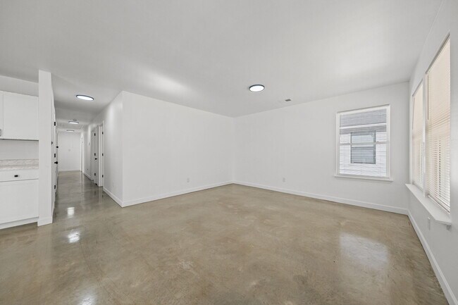 Building Photo - 931 Seattle St