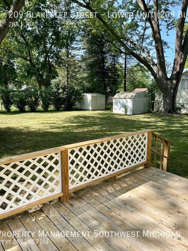 Building Photo - 209 Blakeslee St