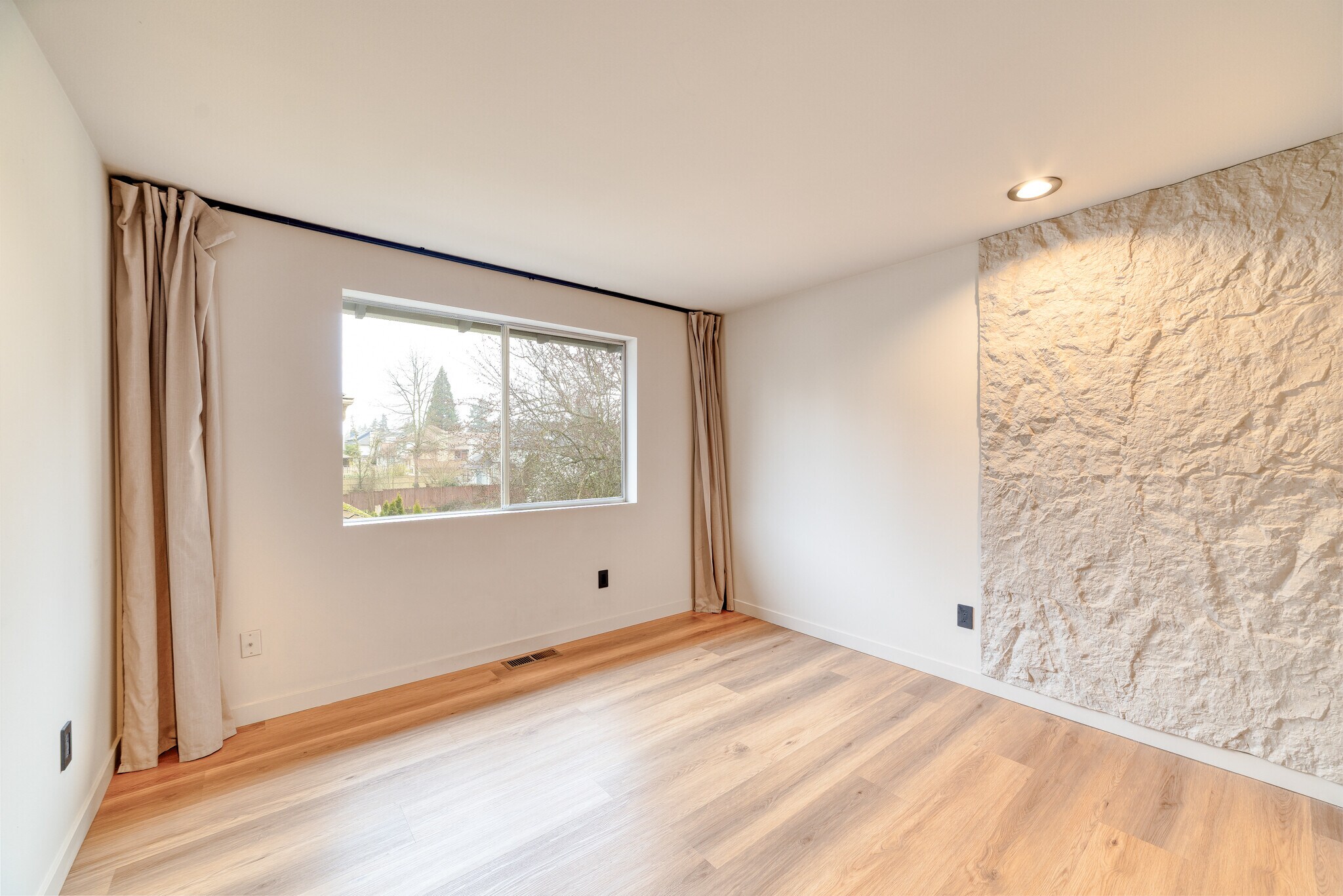 Building Photo - 10012 SE 247th Pl