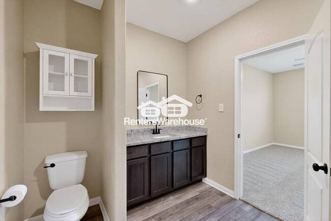 Building Photo - MOVE IN READY COMPLETELY UPDATED - 3BED/2B...