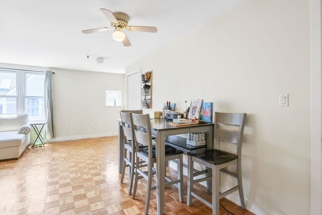 Building Photo - 128 Tudor St