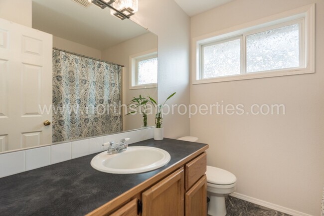 Building Photo - Beautiful Spacious Home in Tigard