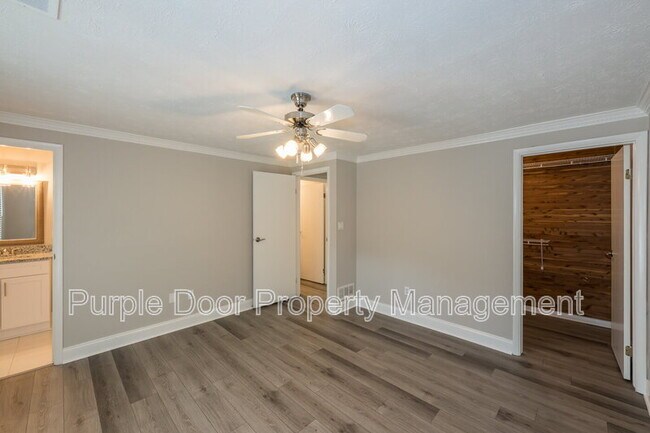 Building Photo - 640 Singing Hills Ct