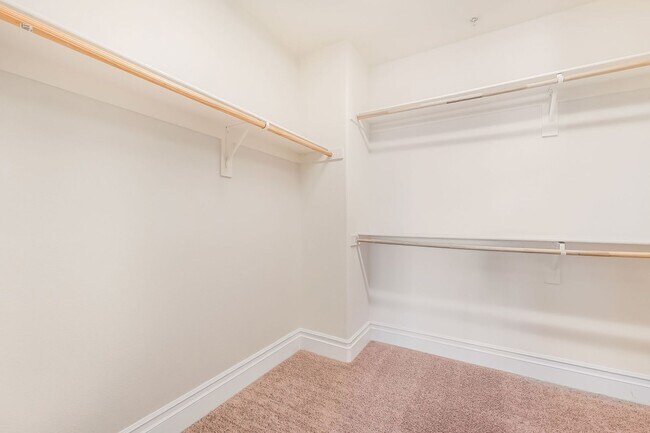 Building Photo - Modern Condo Living with Luxury Finishes in a Gated Community!