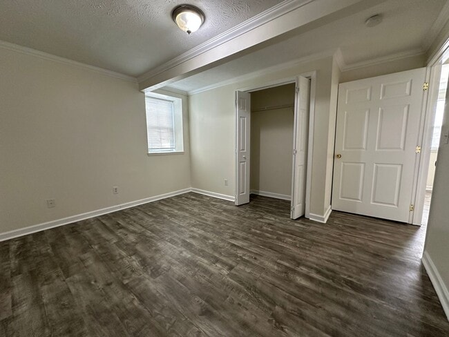 Building Photo - Freshly Updated 4 Bedroom Lower-Level Unit in Oak Ridge – Spacious & Move-In Ready