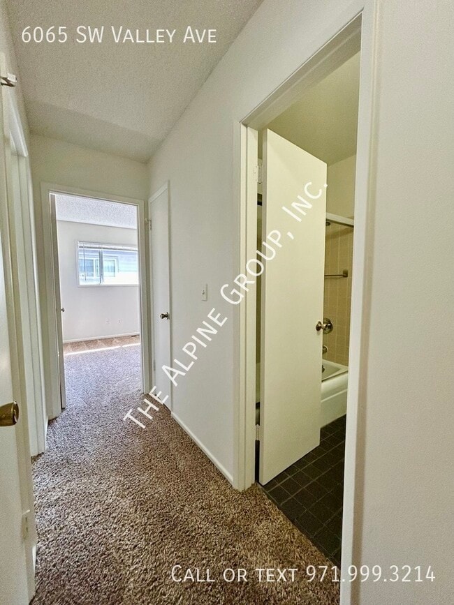 Building Photo - 2 Bedroom Townhome in Beaverton off Allen ...