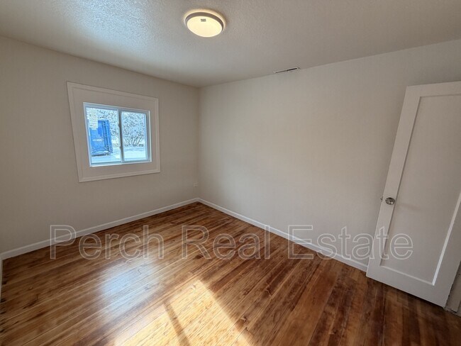 Building Photo - 105 S Kendall St