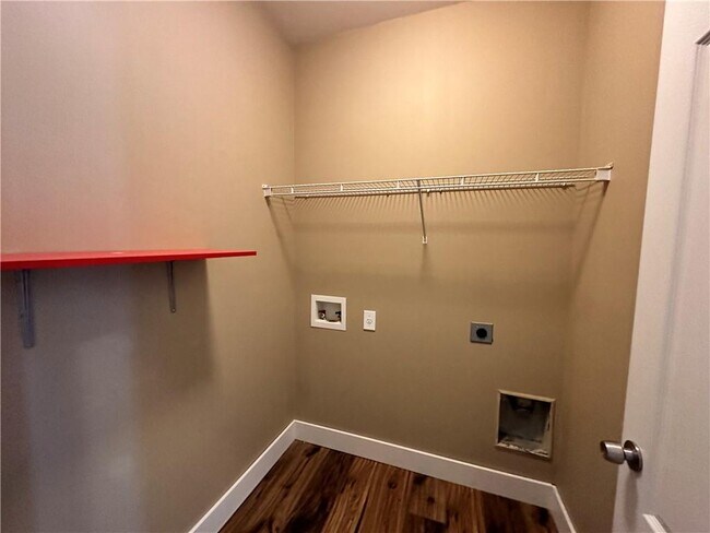 Building Photo - 2758 Suttonwood Way NE