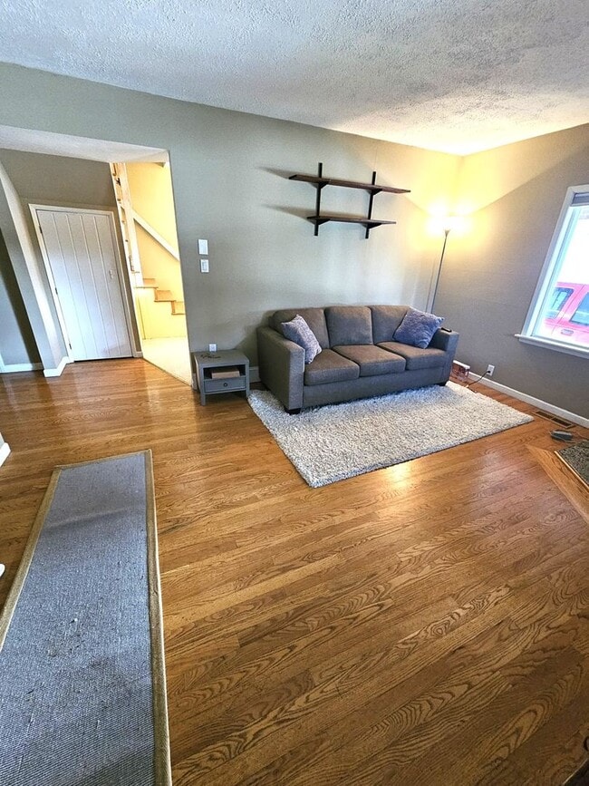 Building Photo - Charming 3 Bedroom, 2 Bathroom House near Fairhaven!! Check out our virtual Tour!