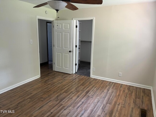 Building Photo - 2703 W Walnut St