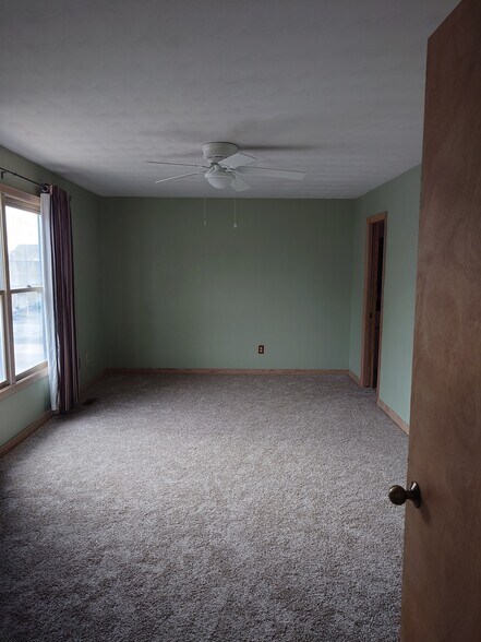 Building Photo - 2304 Merry Oaks Ct