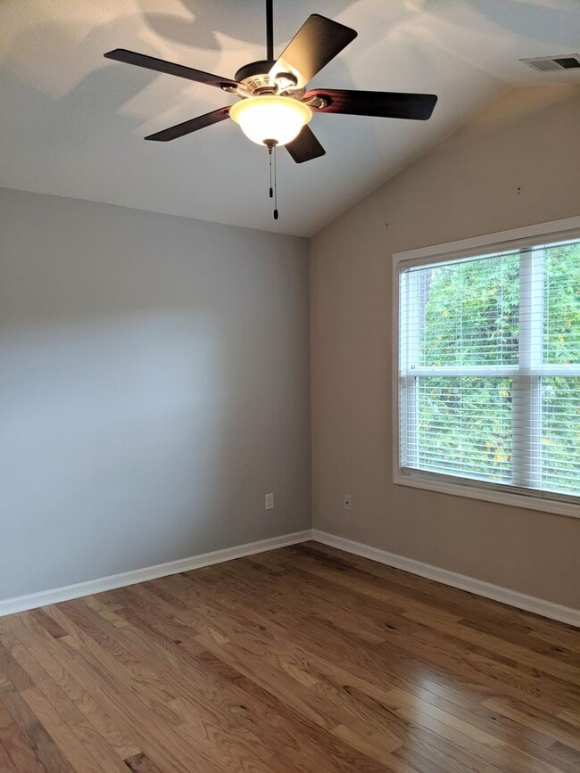 Building Photo - South Asheville Rental!
