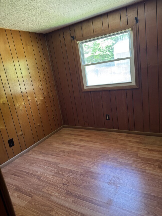 Building Photo - 145 Hillrise Dr