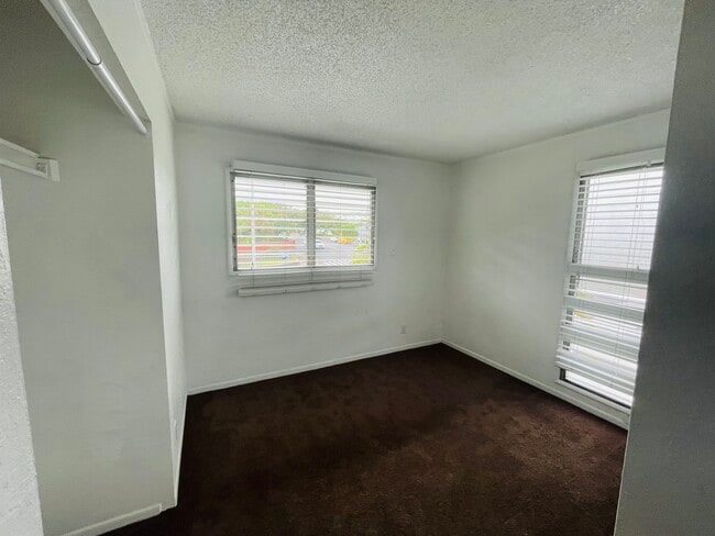 Building Photo - 98 -401 Hookanike St. #A