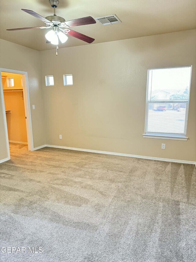 Building Photo - 10405 Canyon Sage Dr