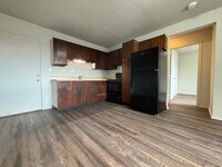 Building Photo - 1 Bedroom, 1 Bath Apartment at the Brookside Apartments!