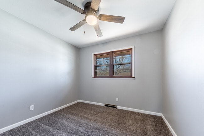 Building Photo - 1933 Judson St