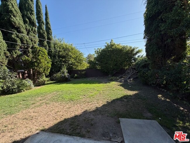Building Photo - 3562 Veteran Ave