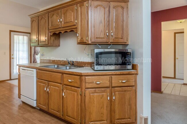 Building Photo - 3531 Leawood Ave