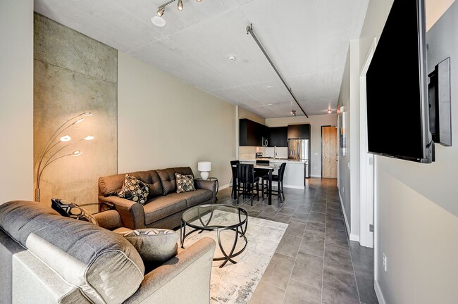 Building Photo - $500 OFF MOVE IN SPECIAL!!