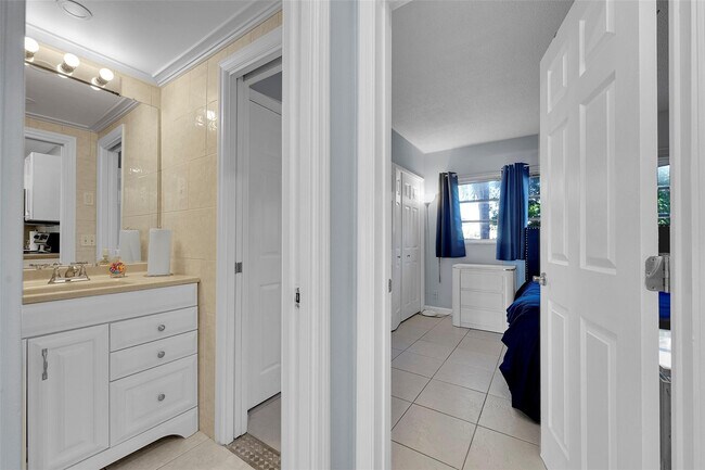 Building Photo - 4627 Bougainvilla Dr