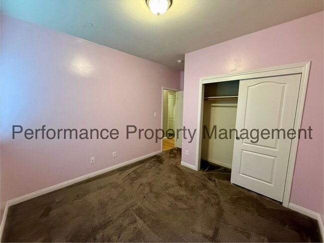 Building Photo - Spacious 4 Bed/2 Bath S Bakersfield Home w/ RBP & $0 Deposit Option