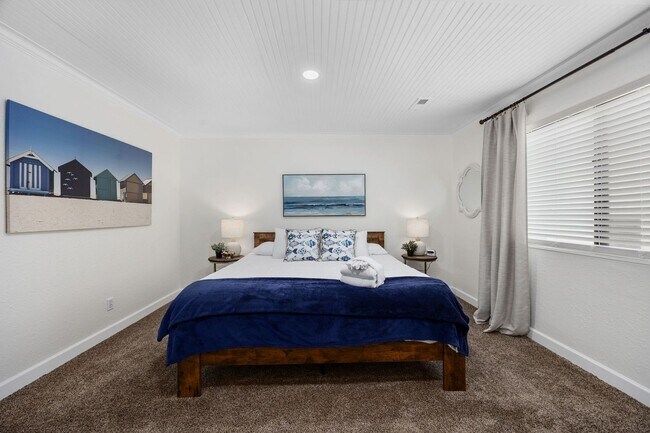 Building Photo - All Inclusive Seasonal Rental Available Oc...