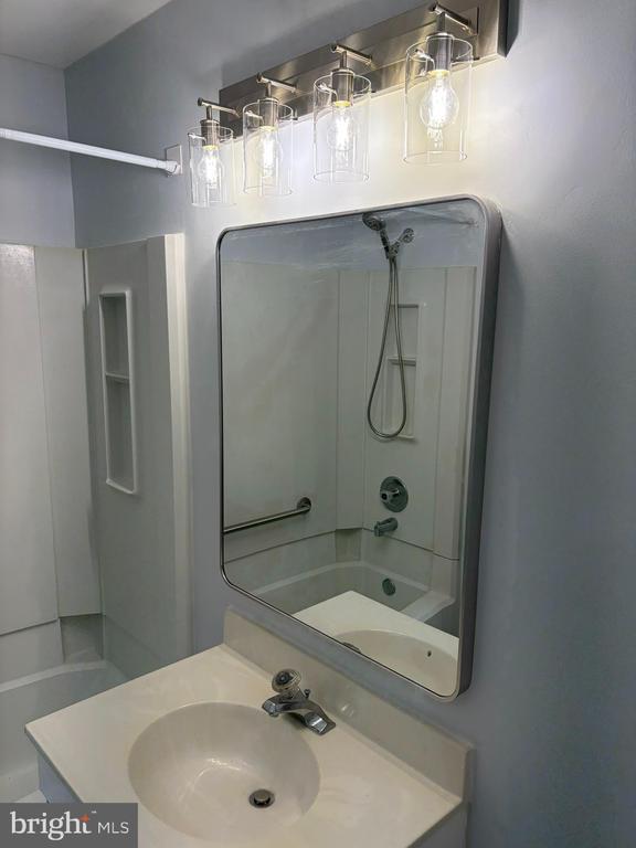 Building Photo - 424 Crisfield Dr