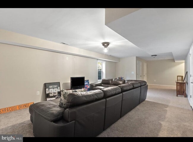 Building Photo - 144 Rollason Dr