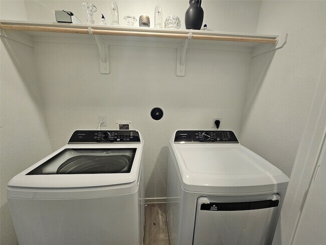 Building Photo - 28751 Texas Plns Dr