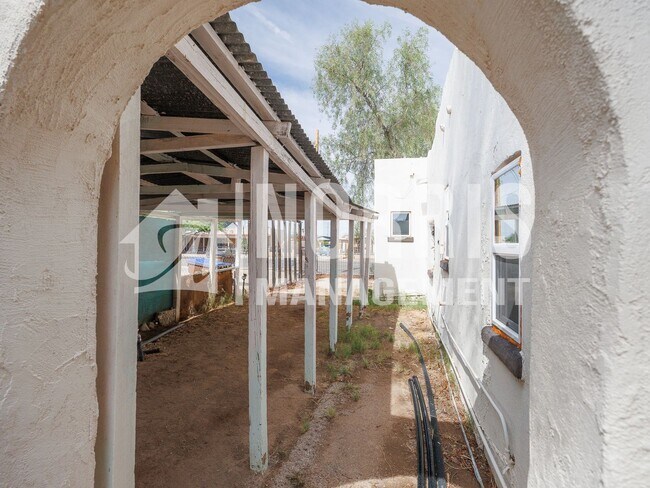 Building Photo - 225 E Aguilar St
