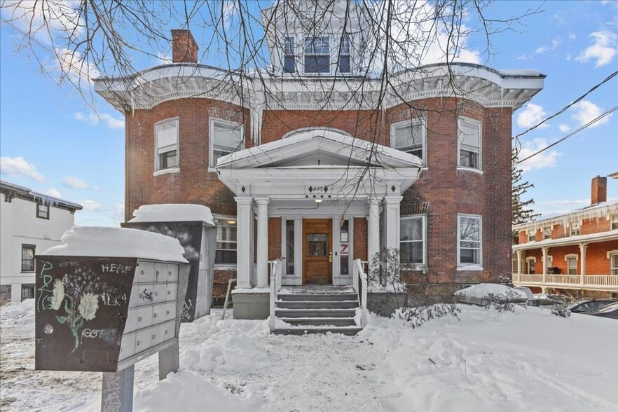 Building Photo - 207 S Union St