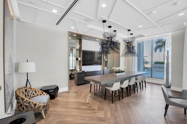 Building Photo - 301 1st St S