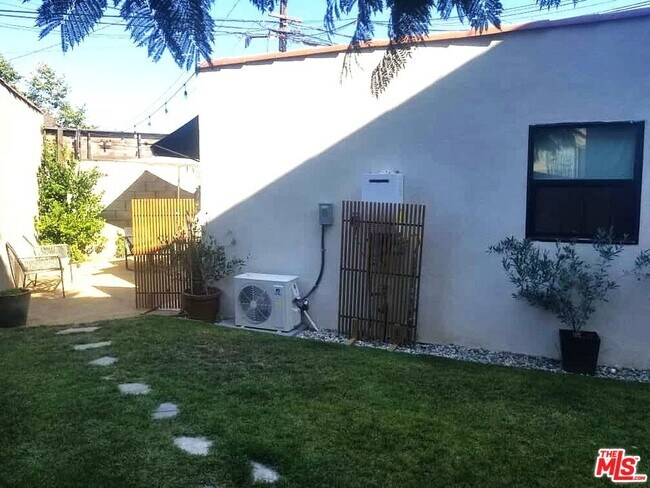 Building Photo - 1122 S Crescent Heights Blvd
