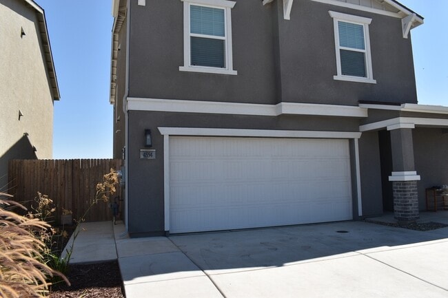 Building Photo - 4554 Iris Ct