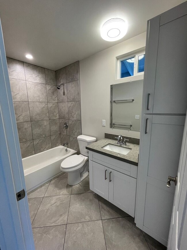 Building Photo - Kaneohe Duplex - Downstairs unit 2 bedrooms, 1.5 bath with 2 parking stalls - Avail now!