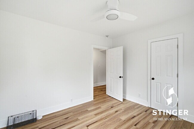 Building Photo - 928 9th St