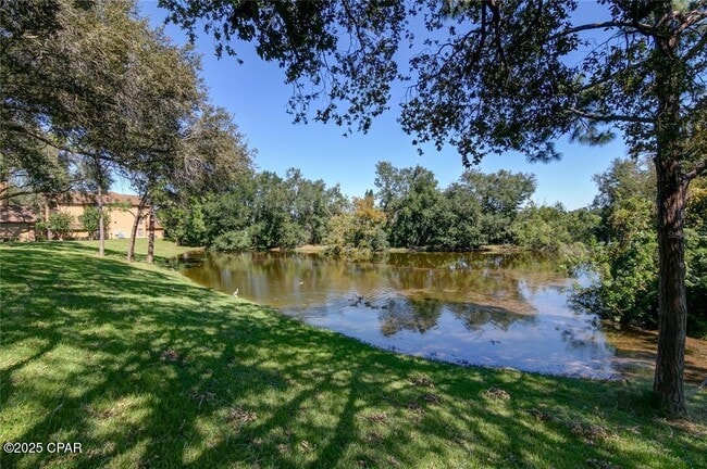 Building Photo - 300 Lakepointe Dr
